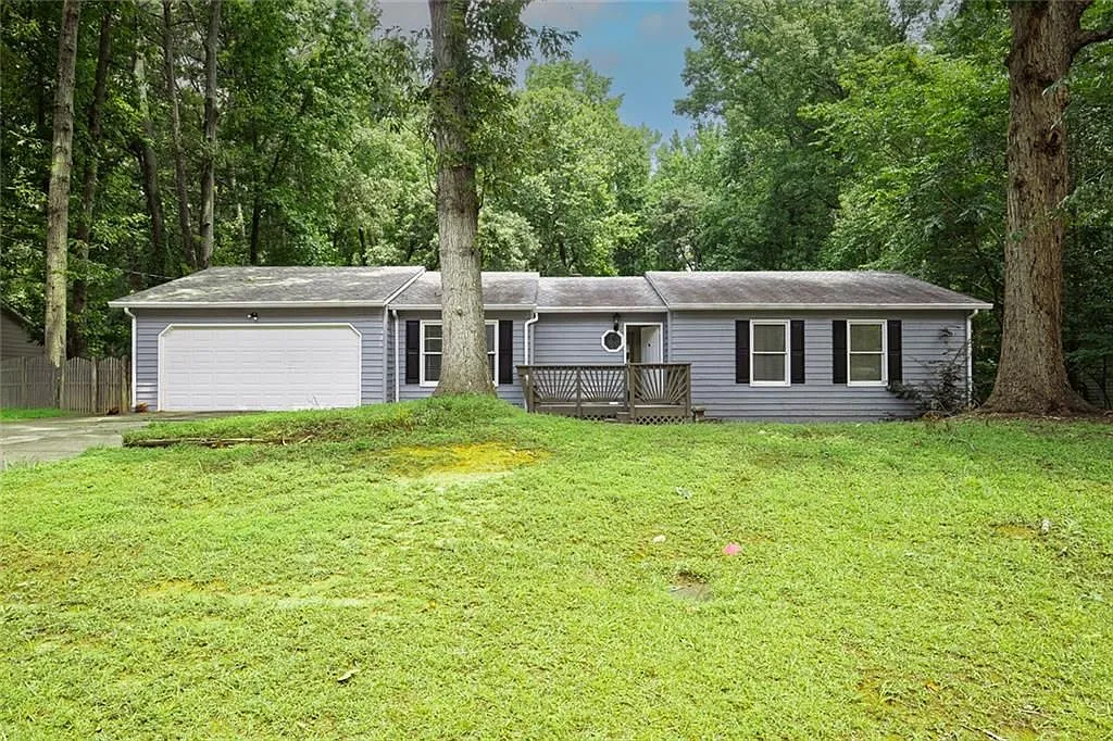 3 bed, 2.0 bath, 1761 sqft, $2,000 — Photo 1