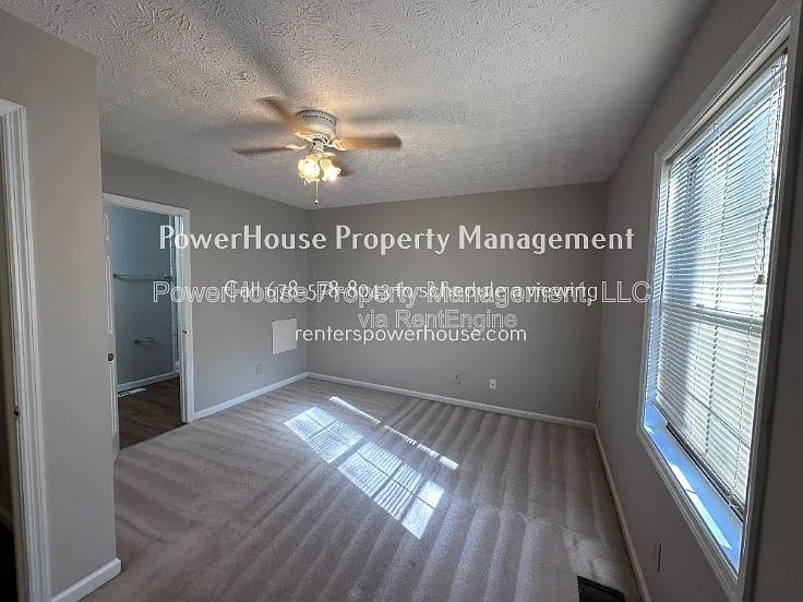502 Oakwood Ct — Photo 6