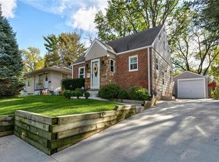 6220 Urbandale Ave, Des Moines, IA 50322
