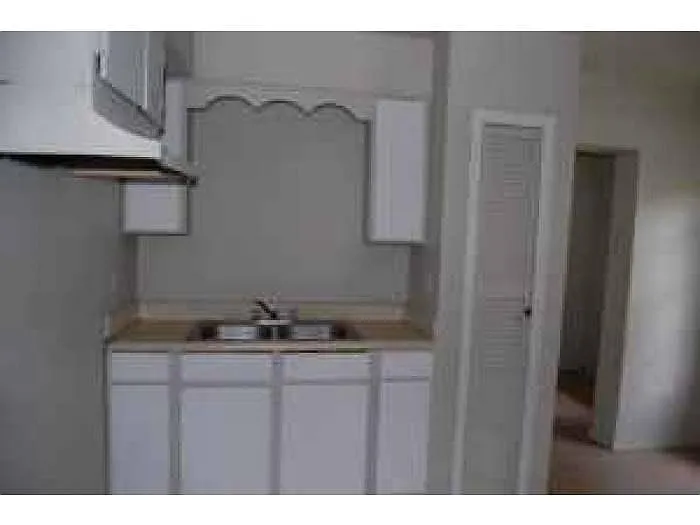 Building Photo - 410 Hughes Pl S