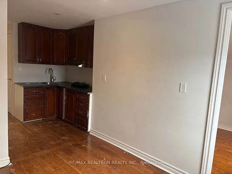15403 Yonge St #A — Photo 4
