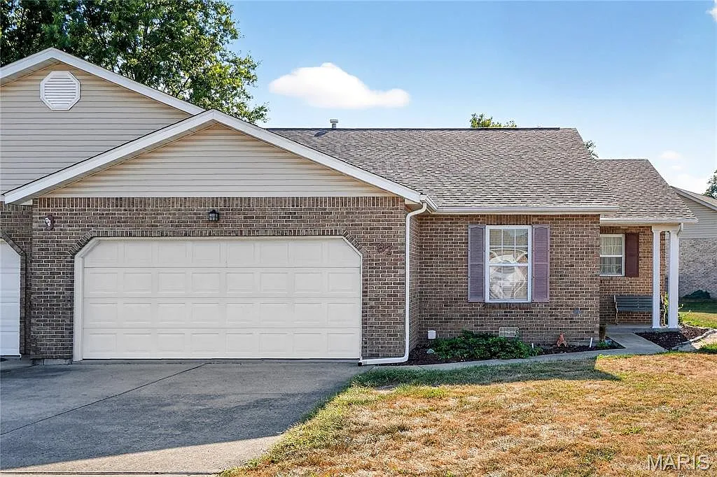 87 Regency Pl photo 1