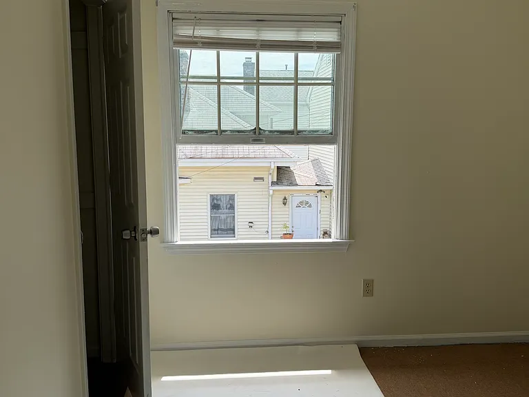 31 Waterbury Ave #B — Photo 2