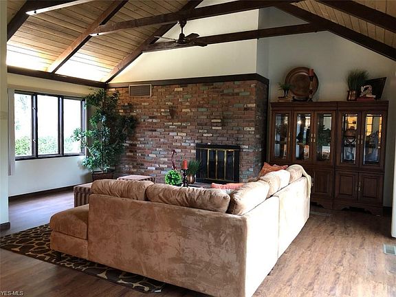 4th image of 685 Willow Dr
