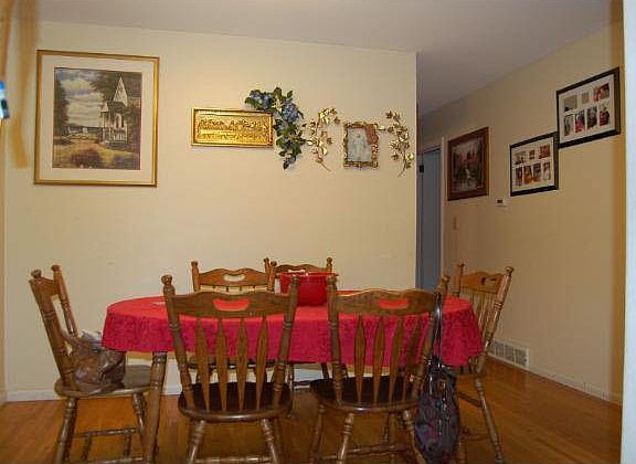 5th image of 1700 Agate Street
