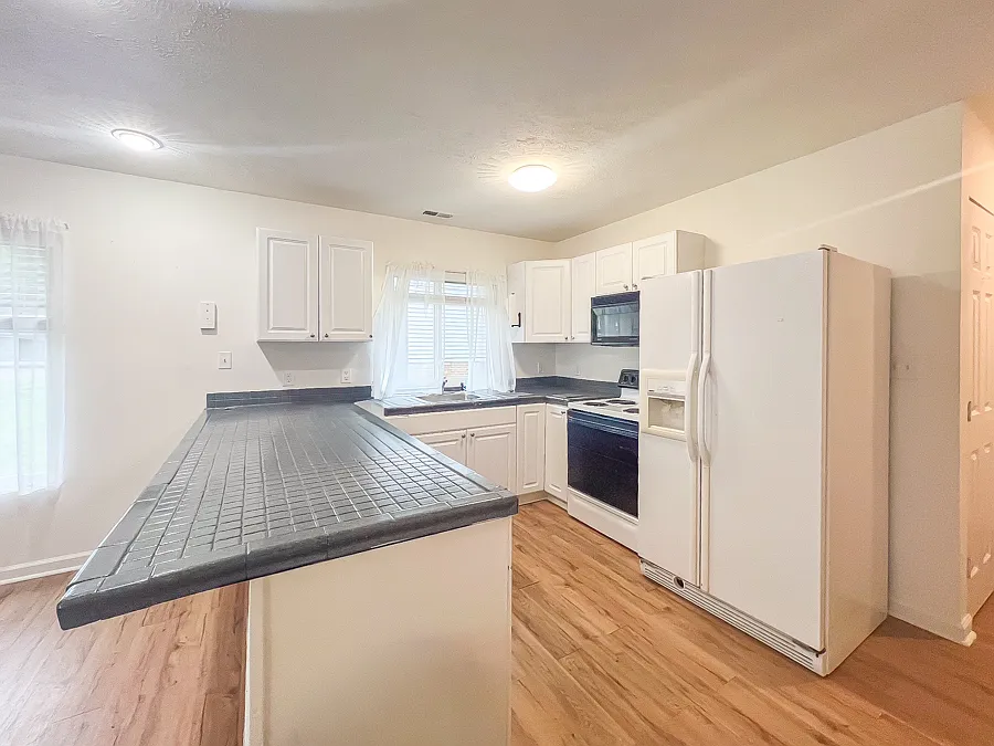 2 bed, 960 sqft, $1,350 — Photo 3