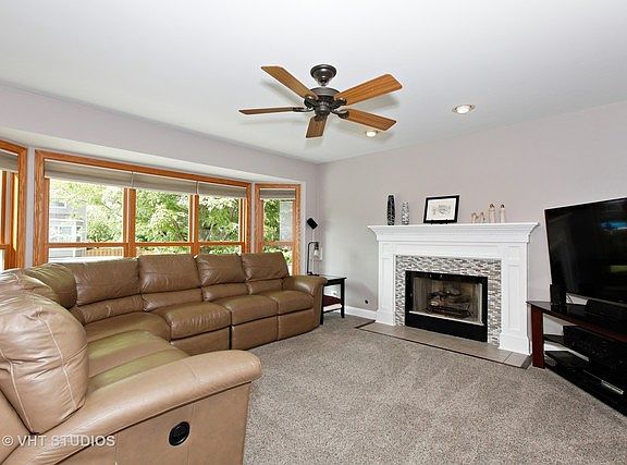 5th image of 602 Holly Ct