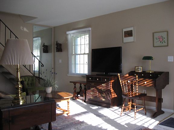 2nd image of 20 Falcon Ln E