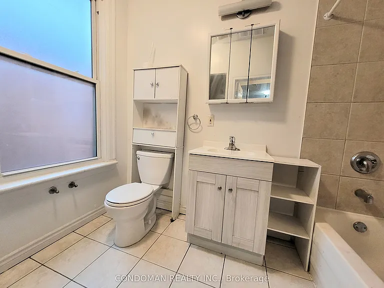 139 1/2 John St S #6 — Photo 15