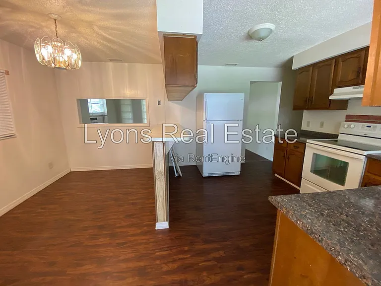 7906 Suncoast Dr — Photo 5
