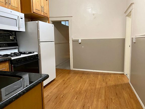 5th image of 526 Green St APT 2