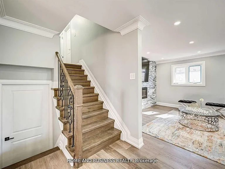 470 Louis Dr #UPPER — Photo 10