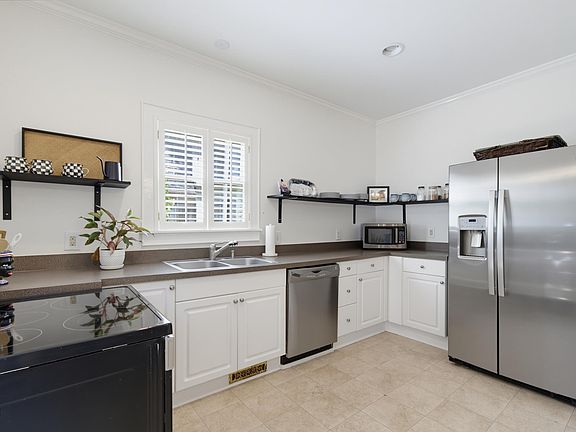 4th image of 808 Brooklyn St