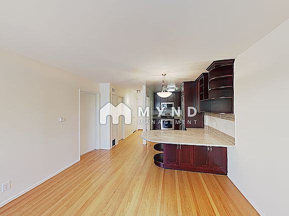 5th image of 2077 Jackson St APT 103