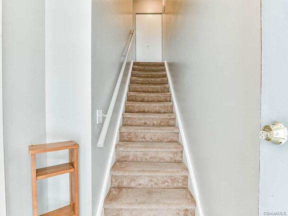 4th image of 200 Stonefield Dr APT 8