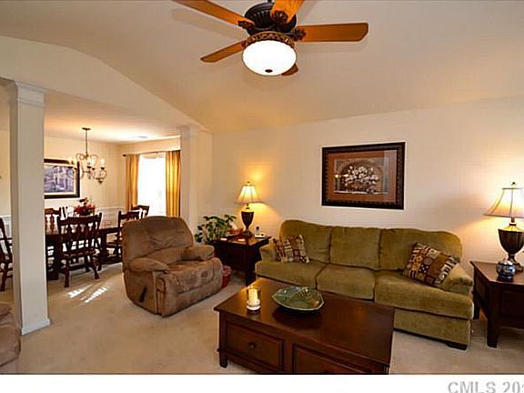 3rd image of 9416 Grand Oaks St