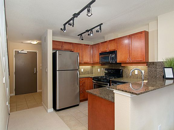 4th image of 1240 India St Unit 300