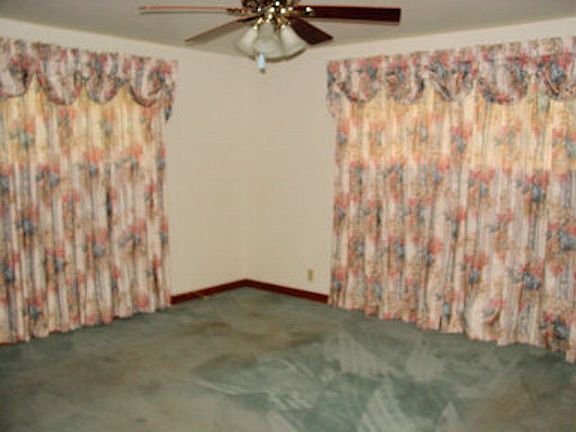 5th image of 326 Oak Dr