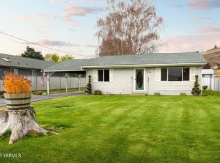604 S 3rd St, Selah, WA 98942