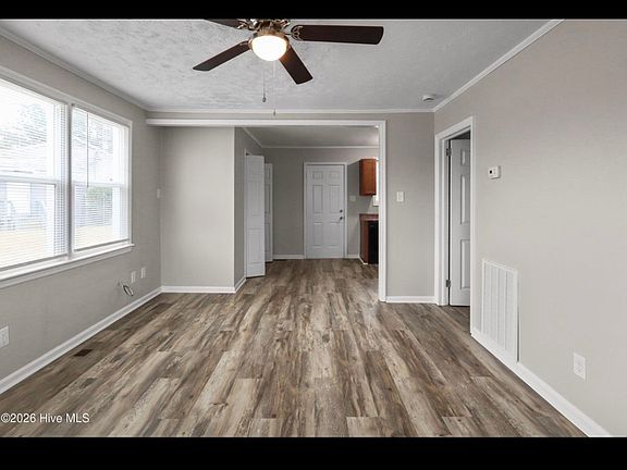 3rd image of 300 Starling St
