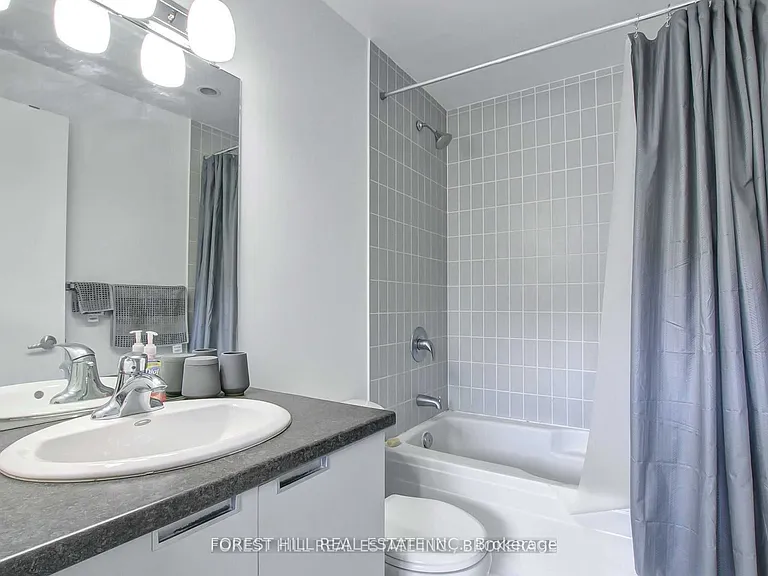 400 Wellington St W #312 — Photo 15