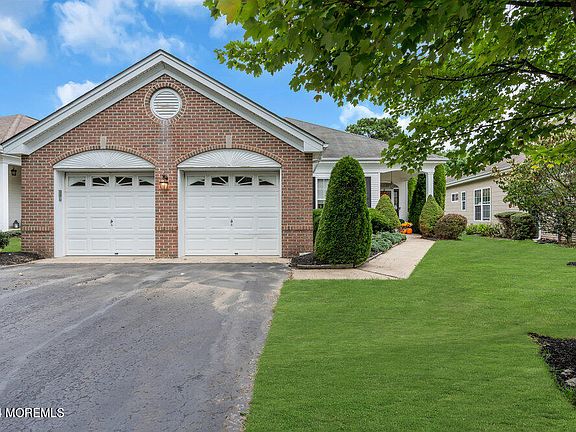 3rd image of 19 Silverspring Drive