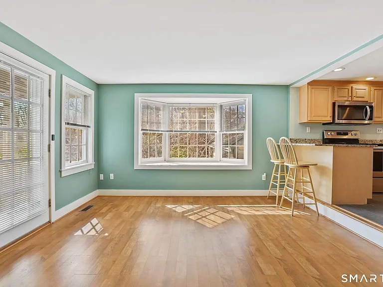 410 Wilton Rd W — Photo 8