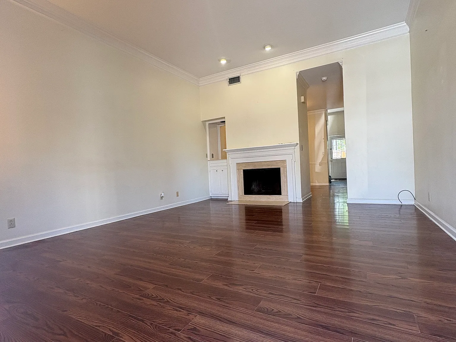 2 bed, 2.5 bath, 1681 sqft, $2,000 — Photo 4