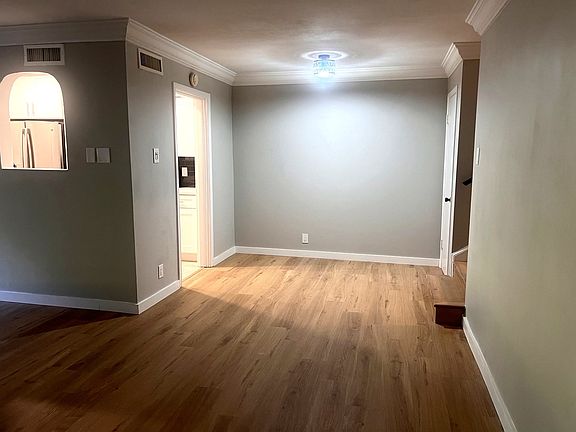5th image of 506 E Avenue J APT A