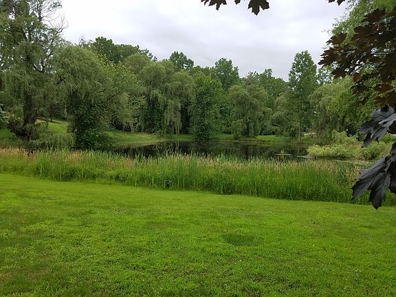 2nd image of 740 Hillcrest Dr