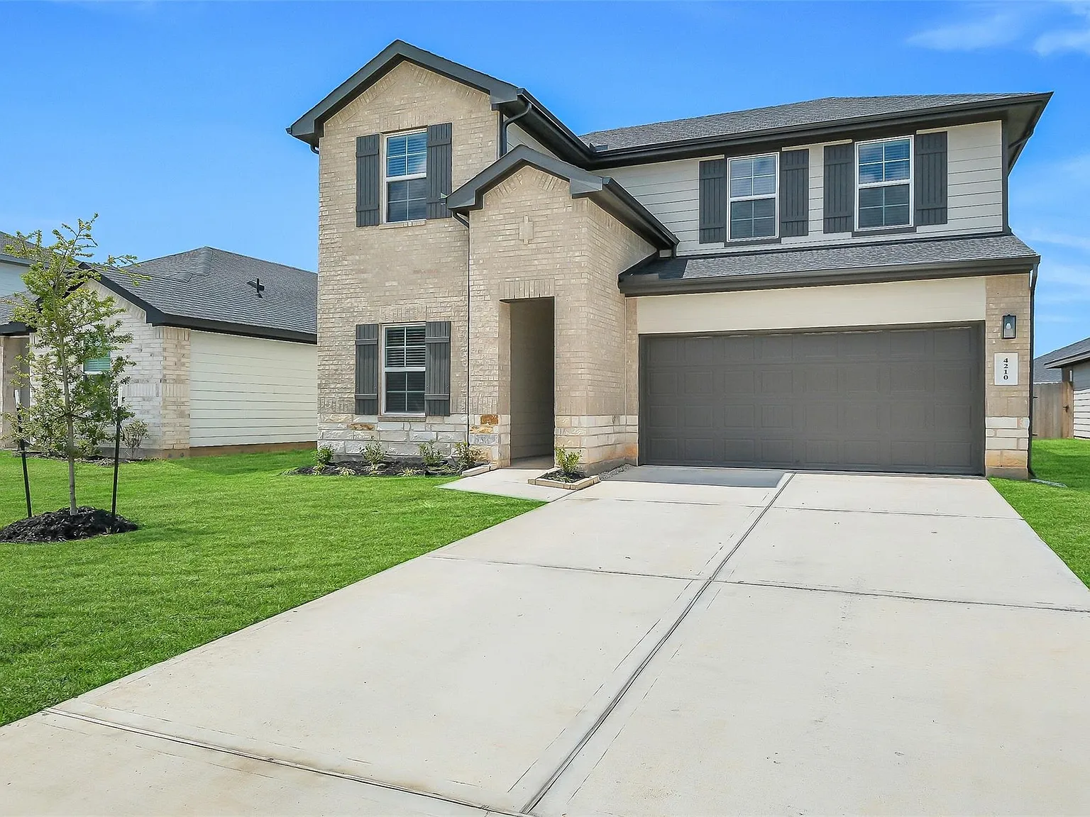 4 bed, 3.0 bath, 2251 sqft, $2,285 — Photo 2