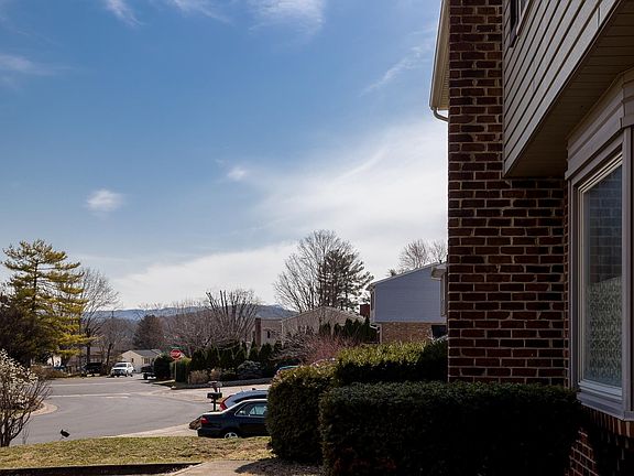 4th image of 205 Wakefield Pl