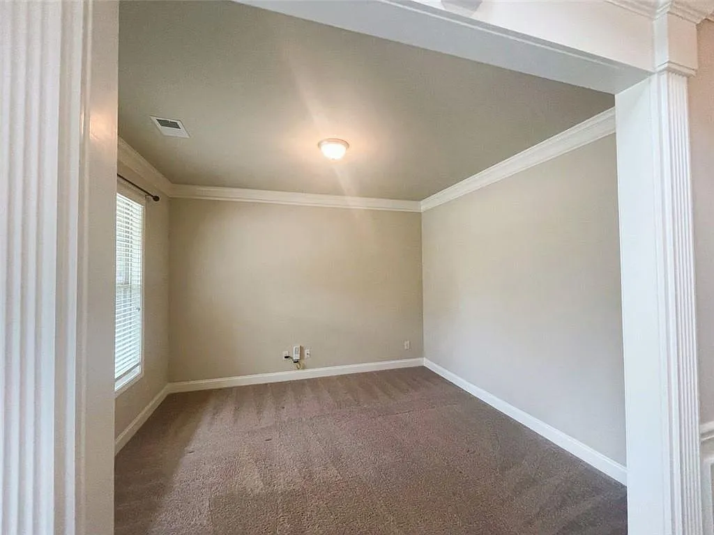 5 bed, 4.0 bath, 3340 sqft, $2,800 — Photo 3