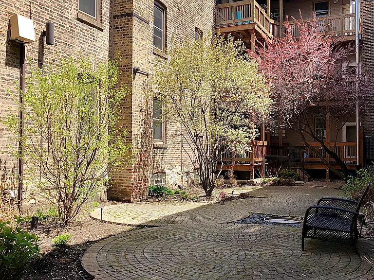 2539 W Iowa St — Photo 17