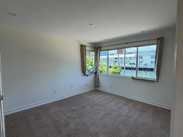 2857 NE 32nd St #8 — Photo 9
