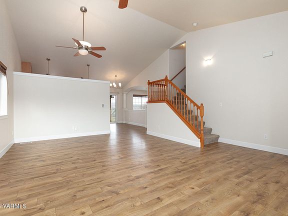 4th image of 1607 W Yakima Ave