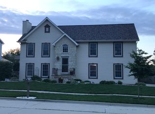 6 Swarthmore Dr, Bloomington, IL 61704