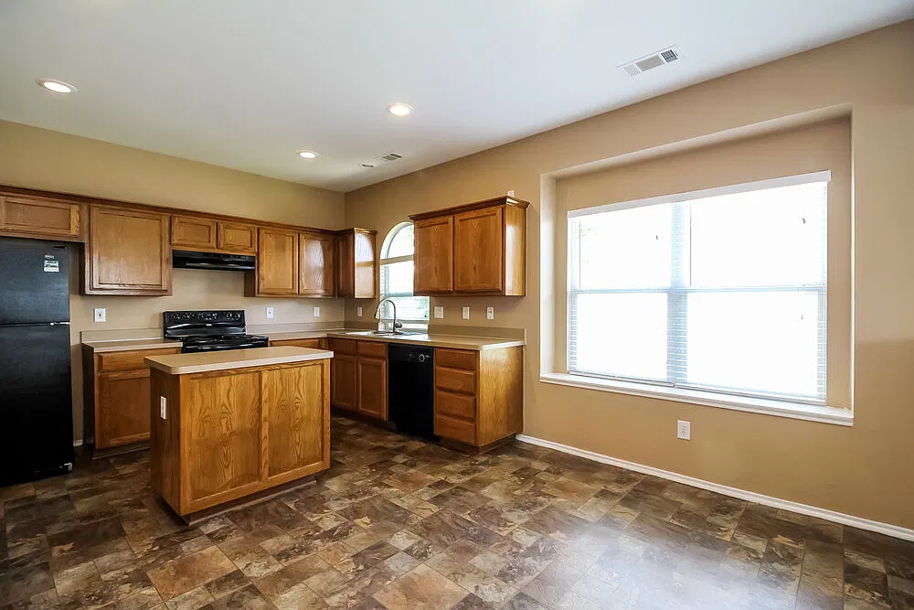 3 bed, 2.0 bath, 1496 sqft, $2,710 — Photo 4
