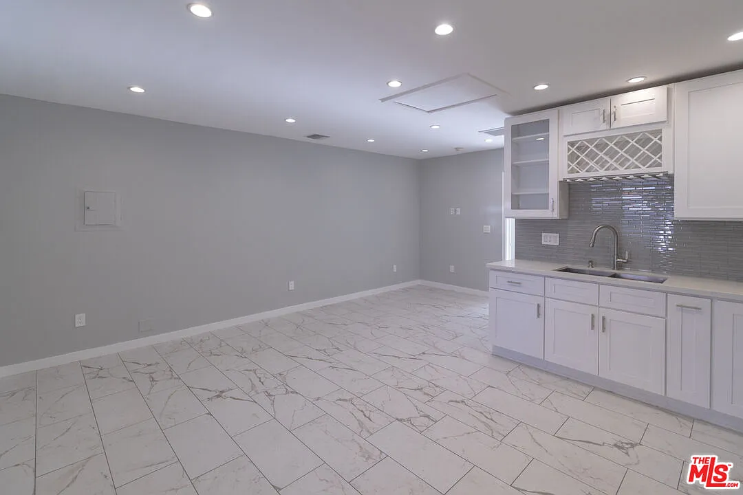 1 bed, 1.0 bath, $2,300 — Photo 2
