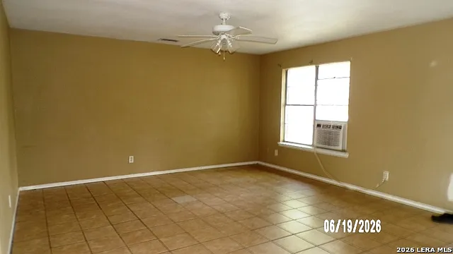 908 W Youst St — Photo 5