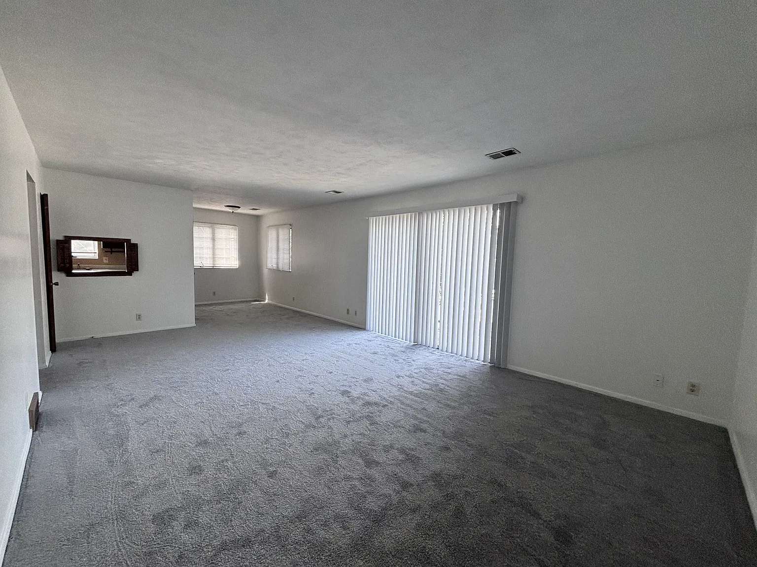 2 bed, 1040 sqft, $859 — Photo 2
