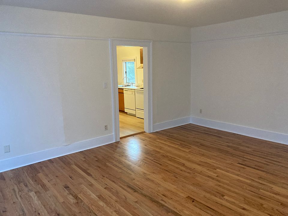 Entry/living room
