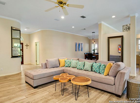 3rd image of 13518 Crescent Creek Dr