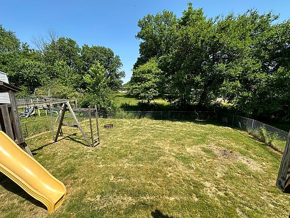 2nd image of 1834 Keystone Lakes Dr