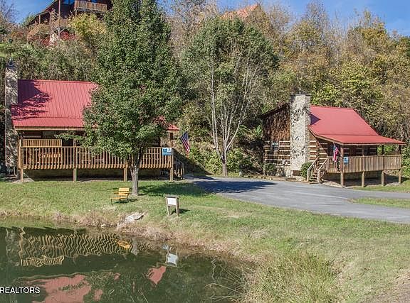 3rd image of 432 Hideaway Ridge Cir