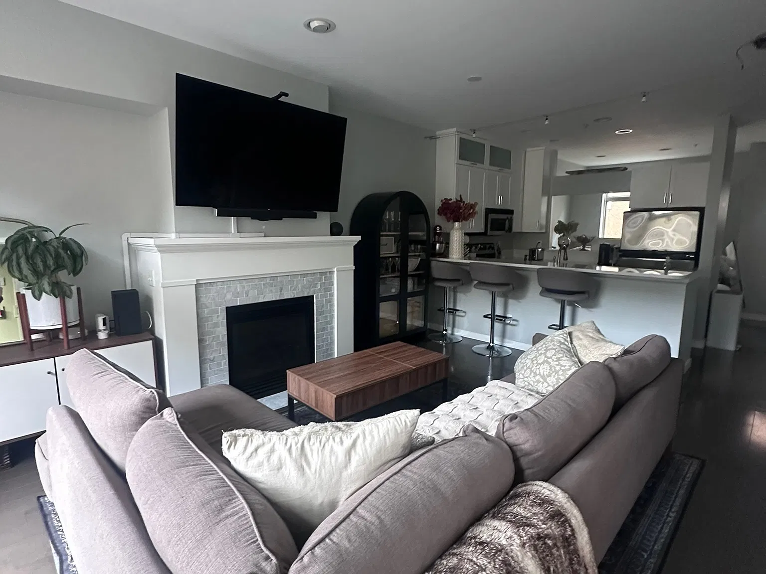2 bed, 2.5 bath, 1026 sqft, $3,600 — Photo 1