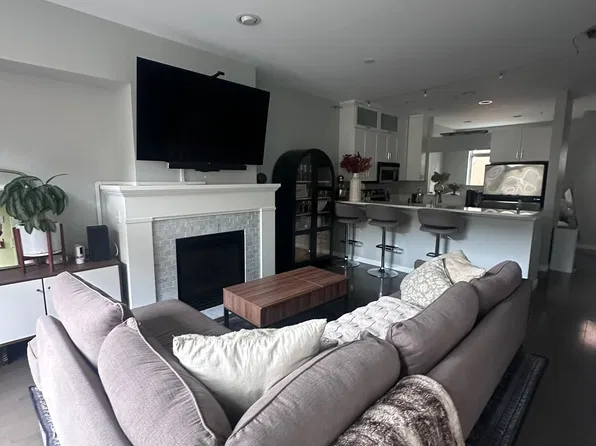 3671 Dayton Ave N Unit 4, Seattle, WA 98103