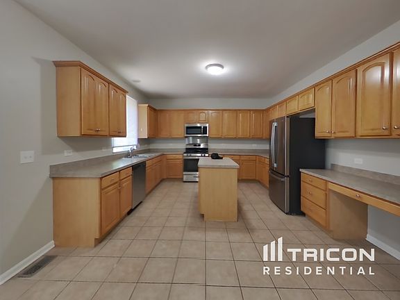 5th image of 909 Butterfield Cir E