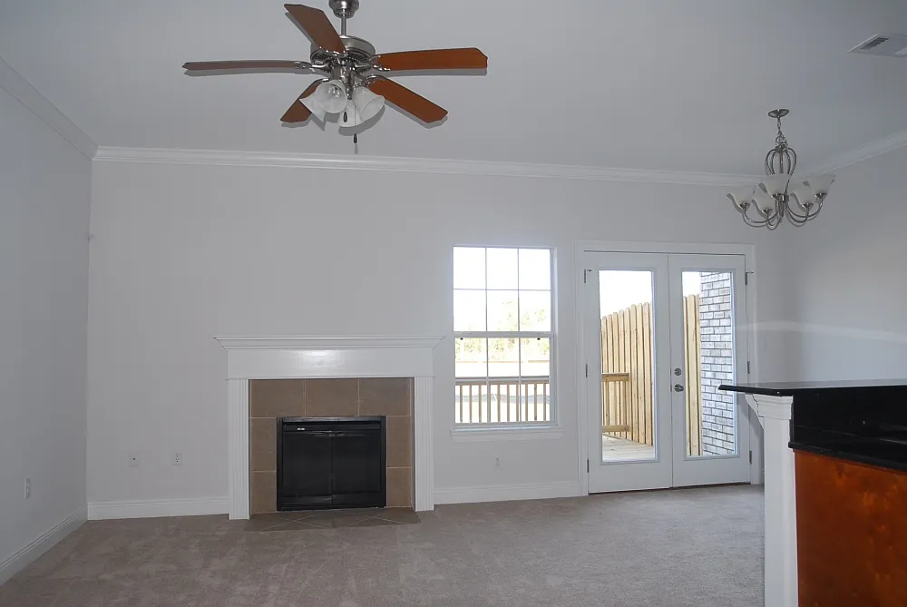 3 bed, 2.5 bath, 1460 sqft, $1,600 — Photo 2