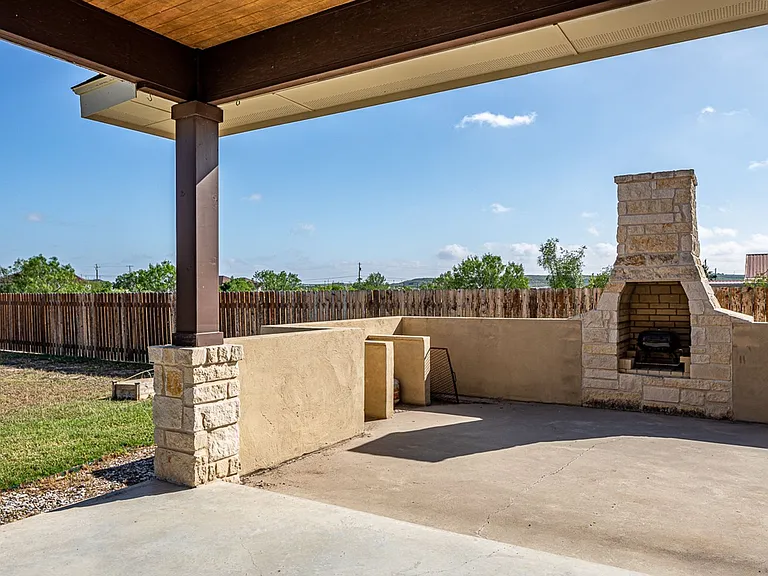 136 Dos Caballos — Photo 18